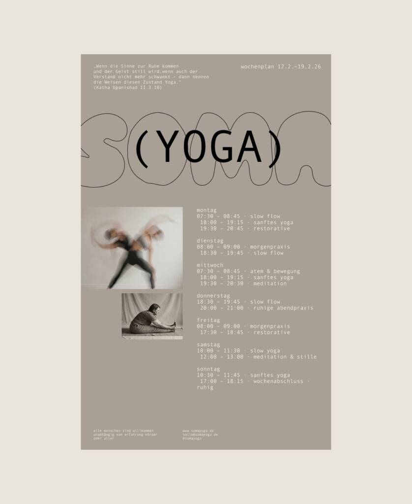 Soma Yoga Poster mit großer Typografie und tanzender Person in Schwarz-Weiß
